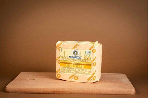 Сыр "Золотава Чеддер" 45% жира брус 741 фото